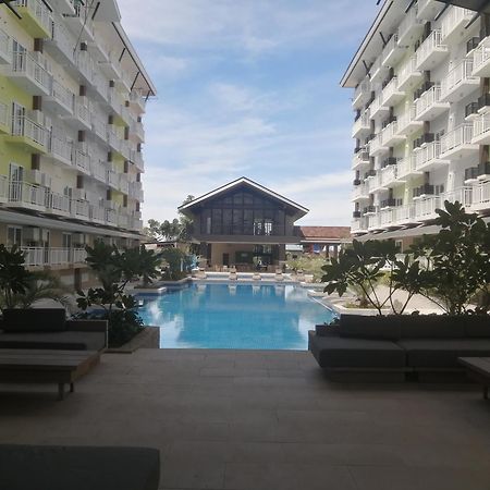 Condo Azur Suites A326 Amani Resorts Residences , 5 Minutes Airport, Netflix, Stylish, Cozy With Luxurious Swimming Pool マクタン エクステリア 写真