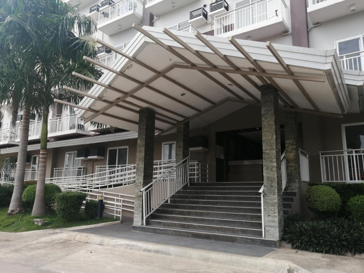 Condo Azur Suites A326 Amani Resorts Residences , 5 Minutes Airport, Netflix, Stylish, Cozy With Luxurious Swimming Pool マクタン エクステリア 写真
